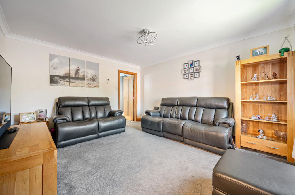 1370534-7-68f0e27...