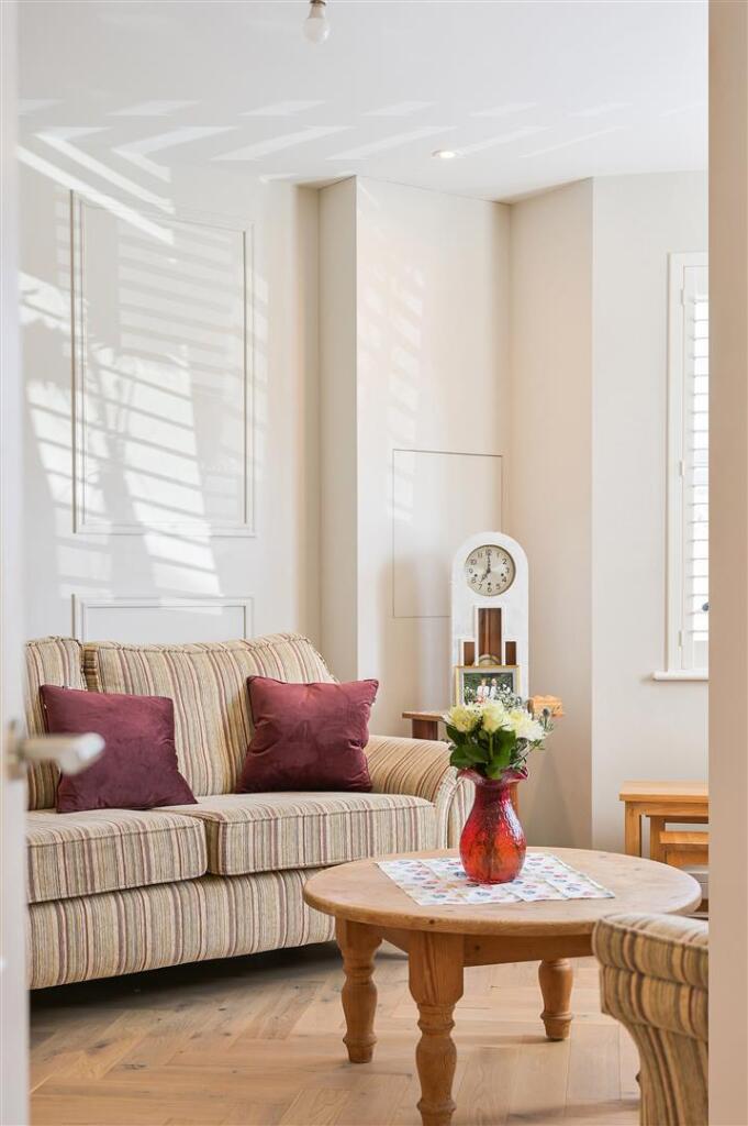 BRUNSWICK CLOSE,6  (11).jpg