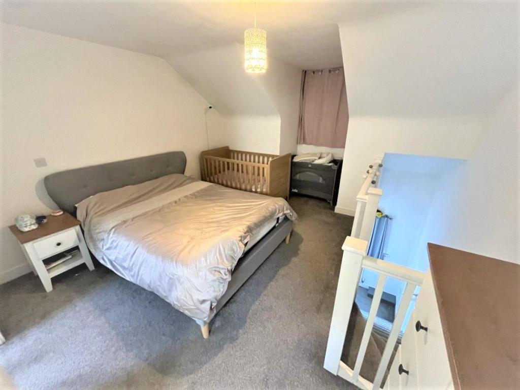 Attic room (2).jpg