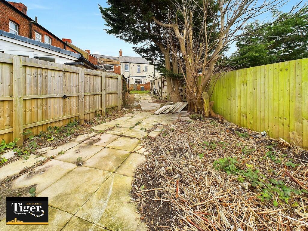 CAM02176G0-PR0437...