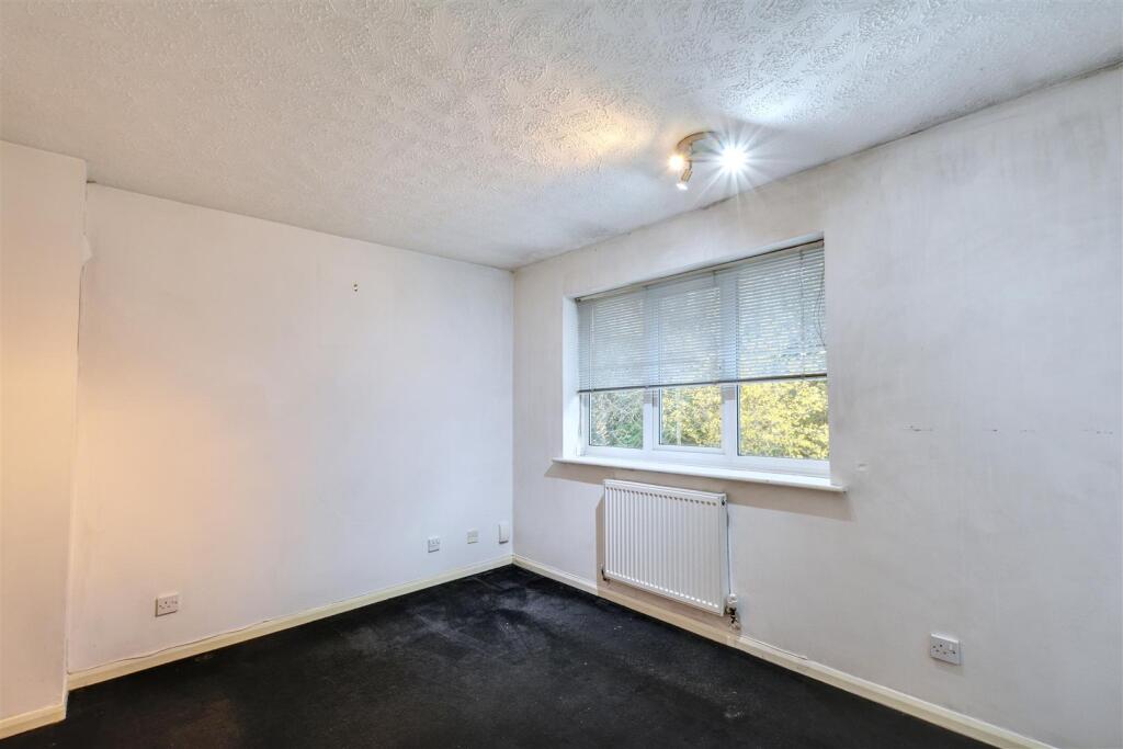 Bedroom 1_2.jpeg