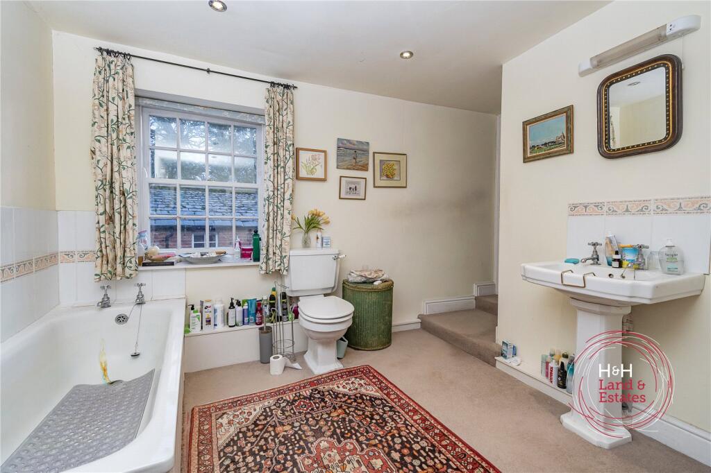 Jack &amp; Jill Bathroom