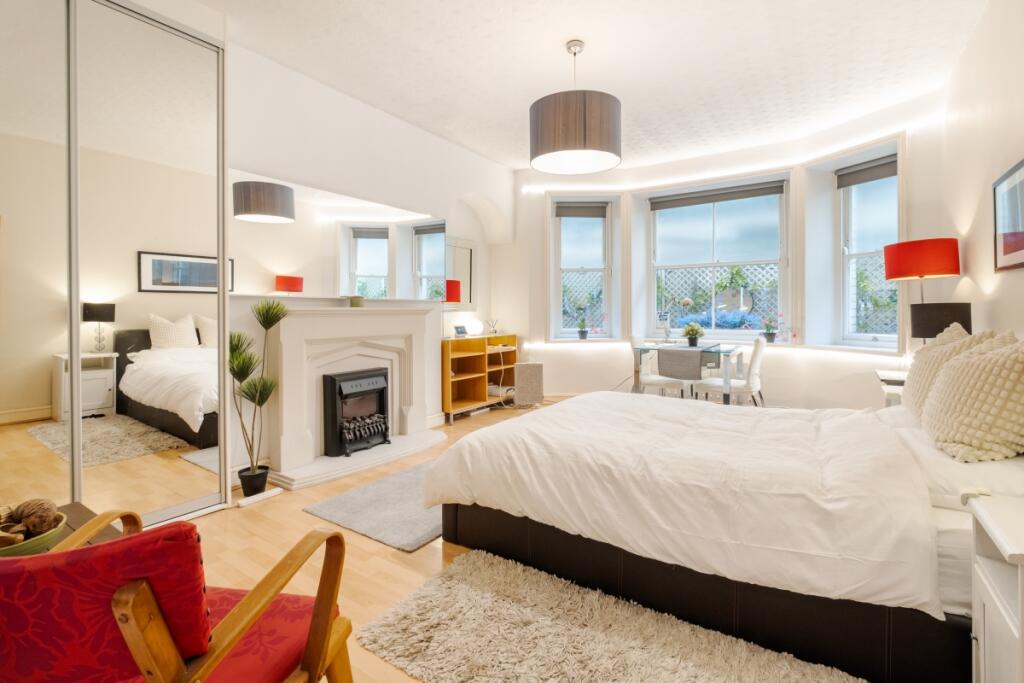 Bedford Court Man...