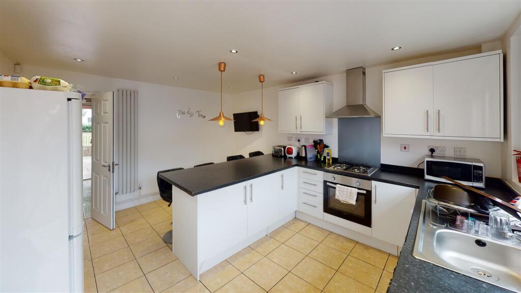 Kitchen/ Lounge