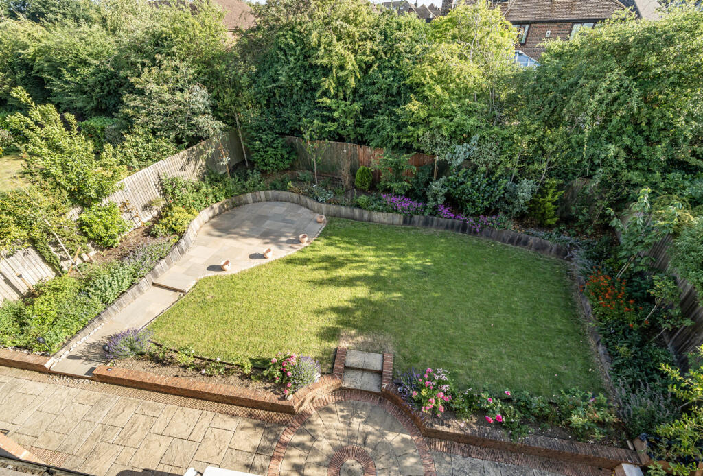 1316922-9-685da84...