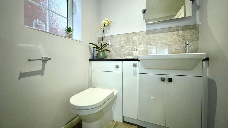 En-Suite to Bedroom 1