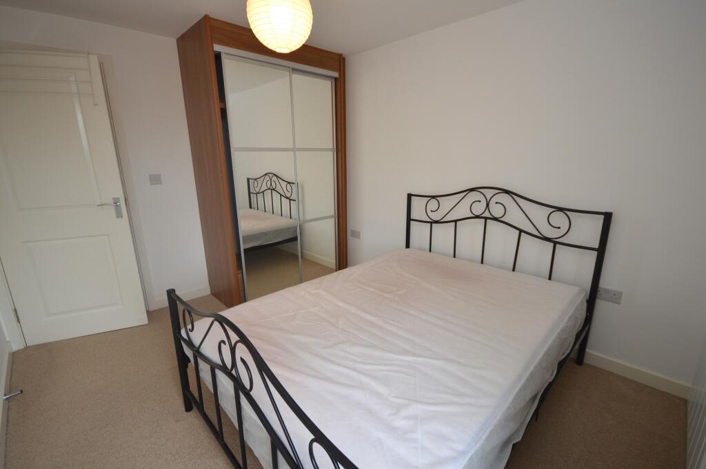 20 Harding House Bed