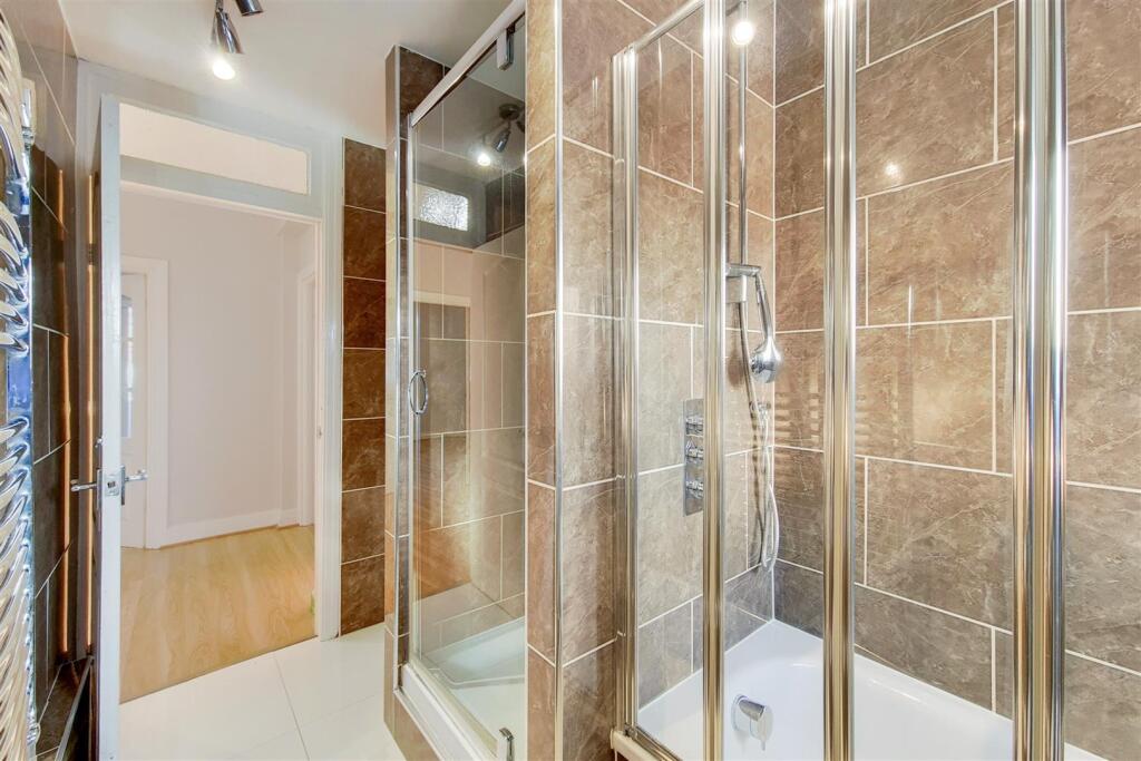 8_Bathroom-0.jpg
