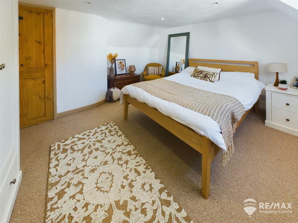 Bedroom 2 (3).jpg