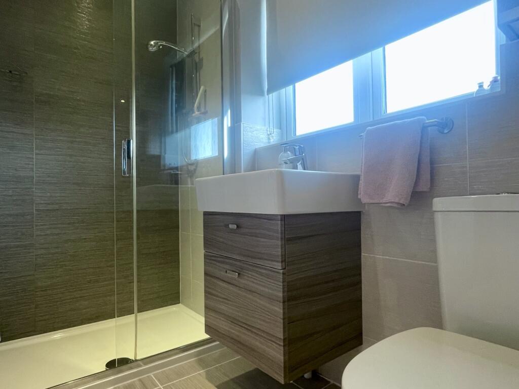 Estate Agents EweMove Scunthorpe - Ensuite