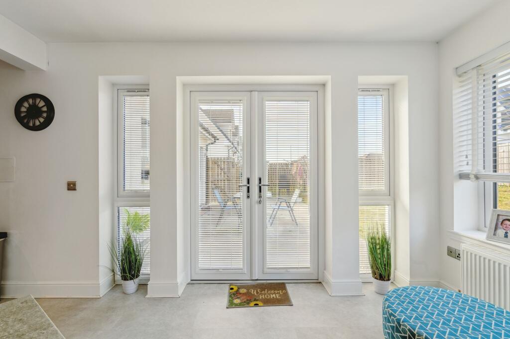 Kitchen / Dining Area