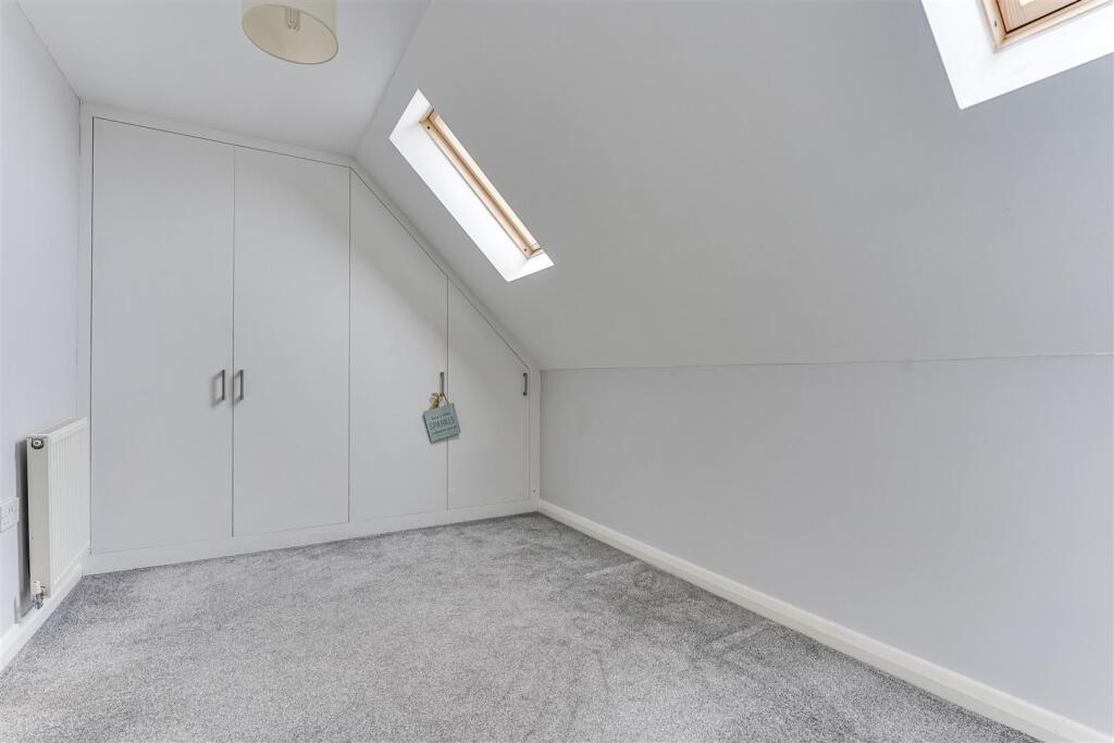 Harmonds Wood Close-2.jpg