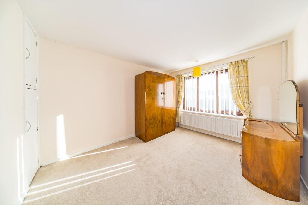 15 Arnside Avenue bedroom 2.jpg