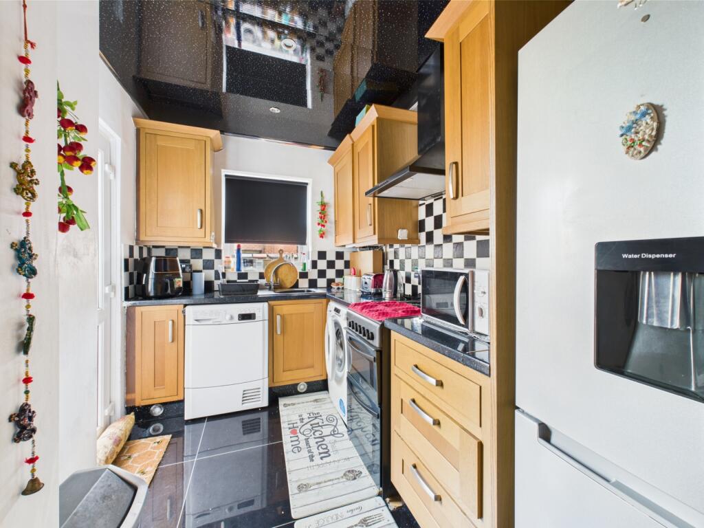 CAM03729G0-PR0045-STILL009