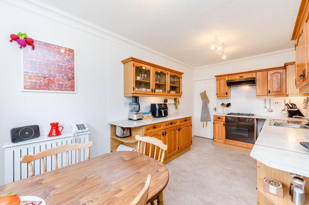 Kitchen/ dining room