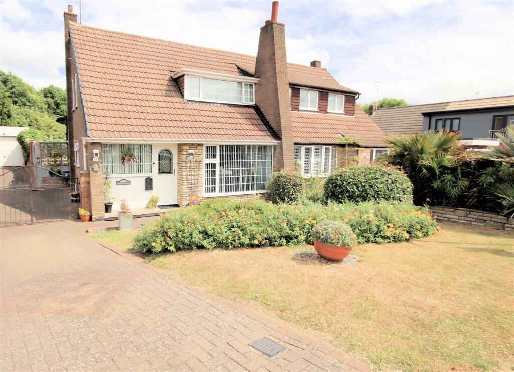 Front Garden &amp; Driveway