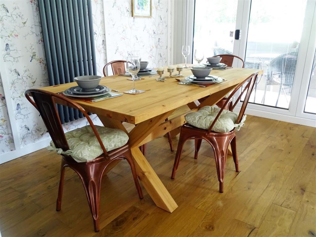 Lodge dining.jpg