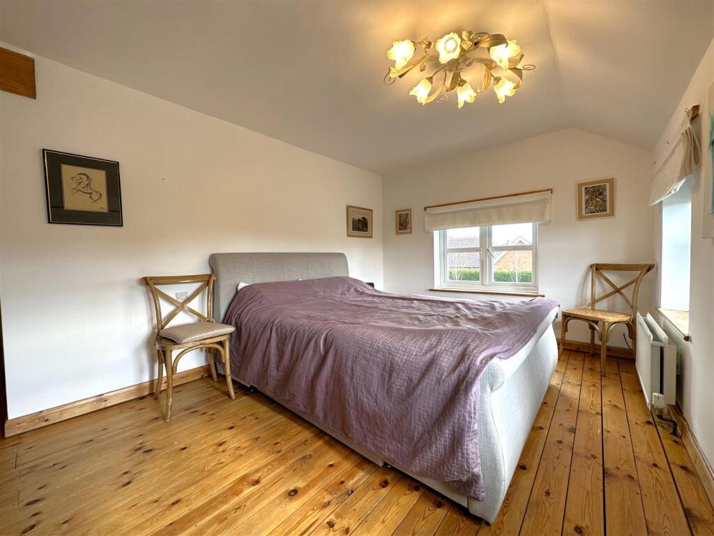 Master Bedroom 955