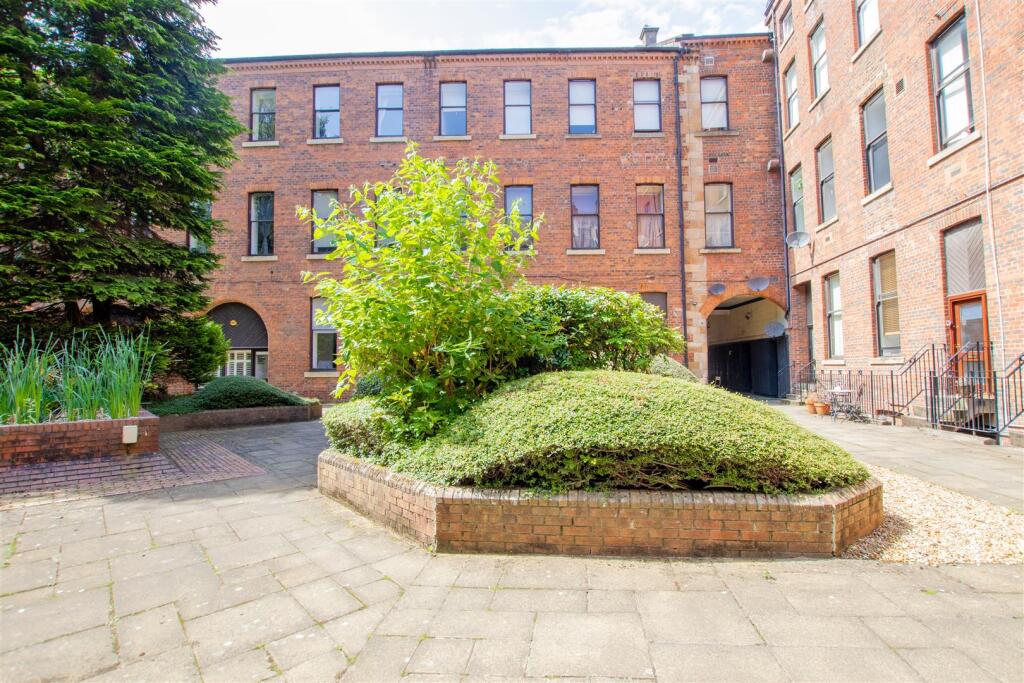 courtyard-2.jpg