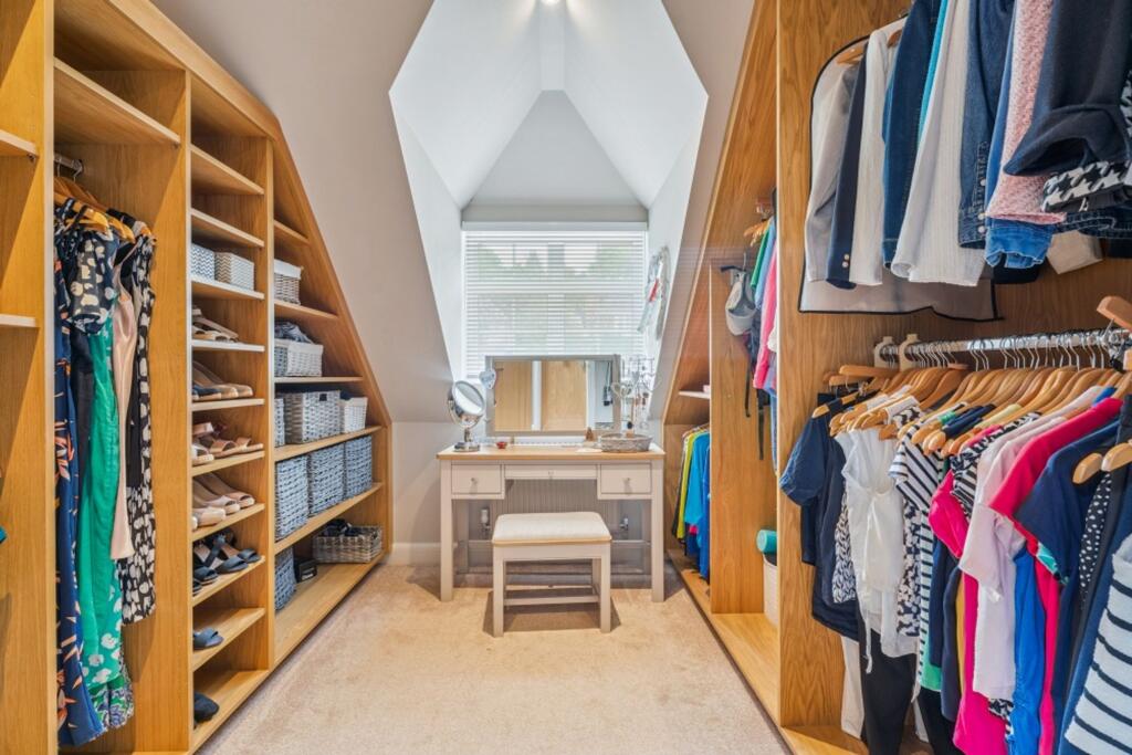 Walk-In-Wardrobe