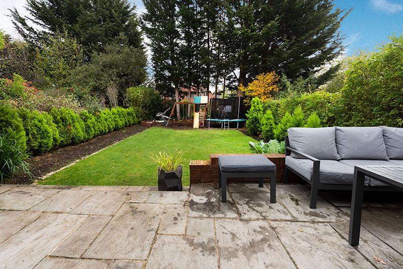NEW_D0407 14 widecombe way gdn_800px.jpg