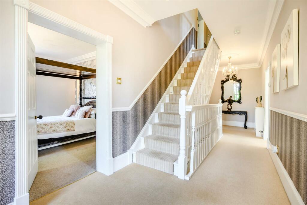 8509411-interior27.jpg