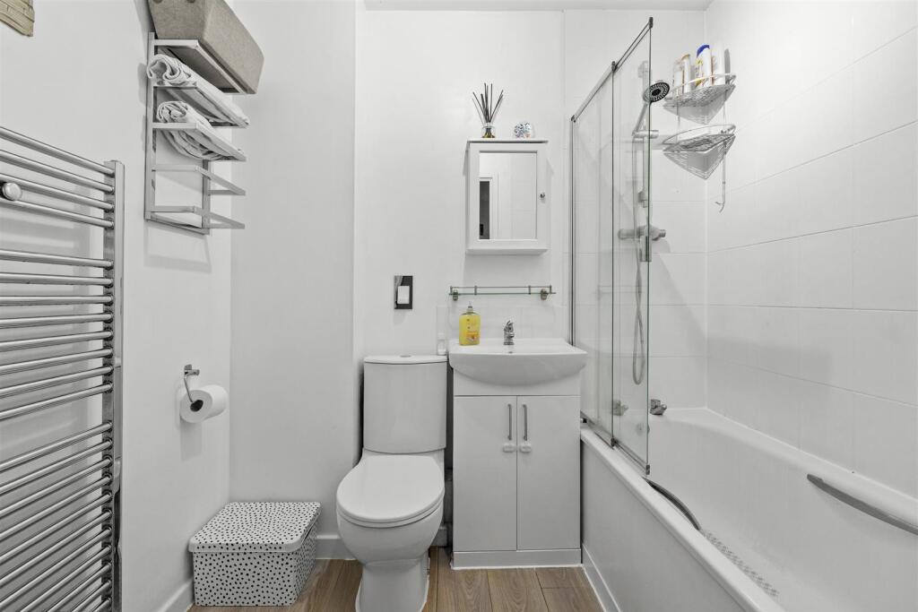 118 St Hughs Ave, HP13 7TZ-3.jpg