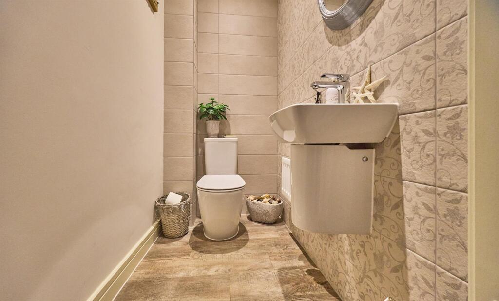 SEPARATE WC