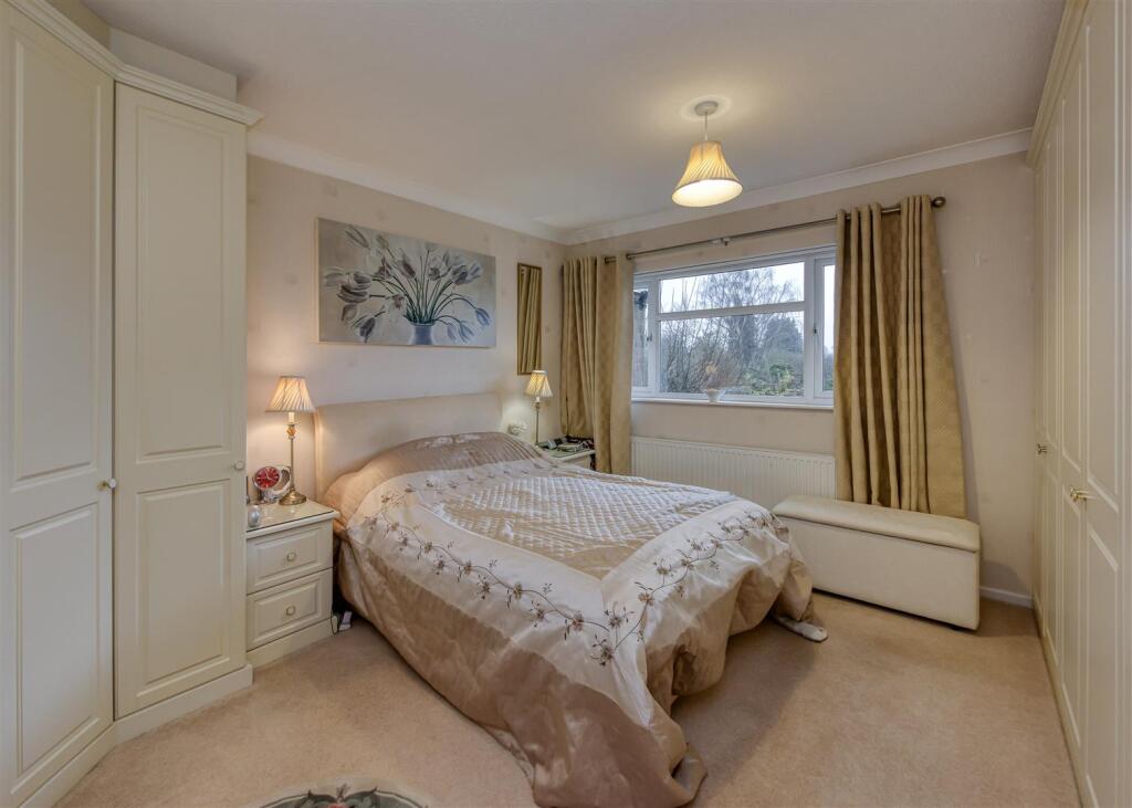 2 Fair Oak Drive-bed1.jpg