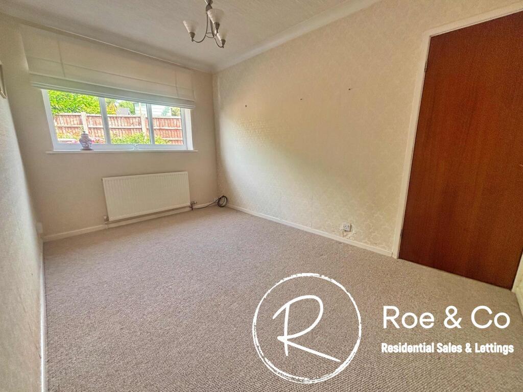 Bedroom 2/Dining room