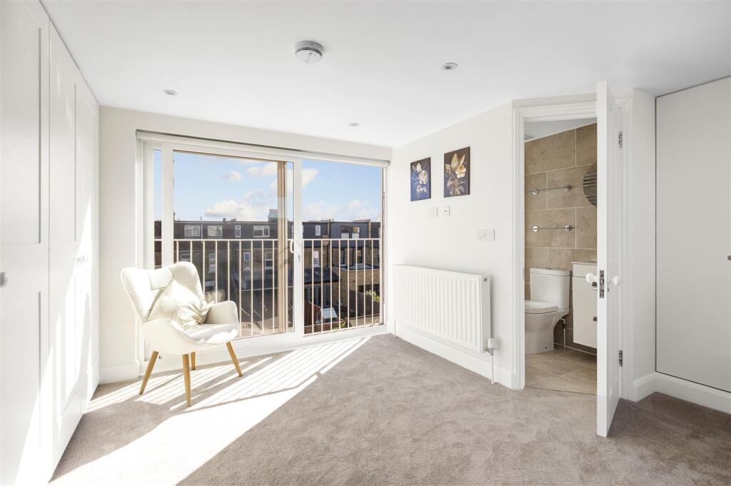 39 ASTON ROAD,19.jpg