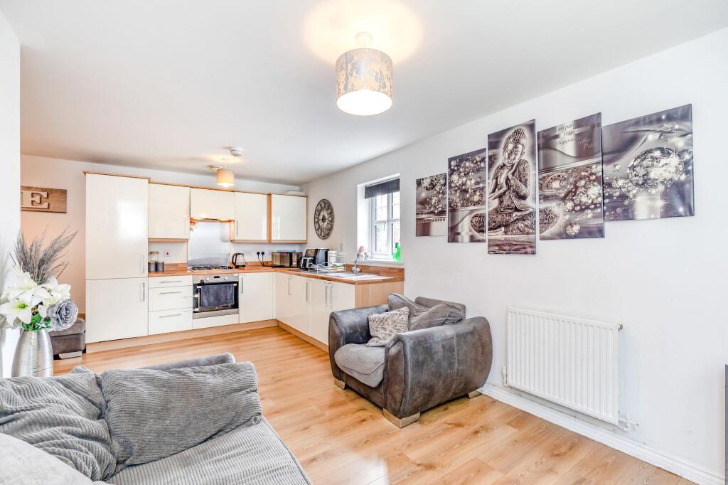 Kitchen/dining/living room
