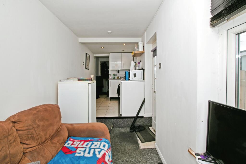 Lounge Kitchen