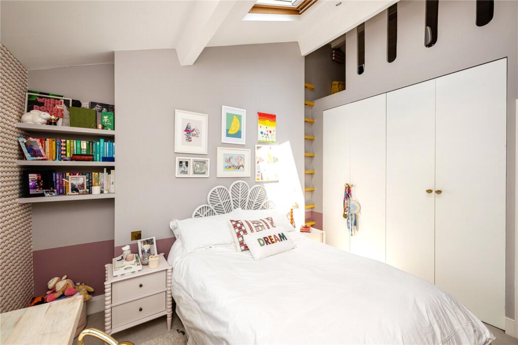 Second Floor 2nd Bed