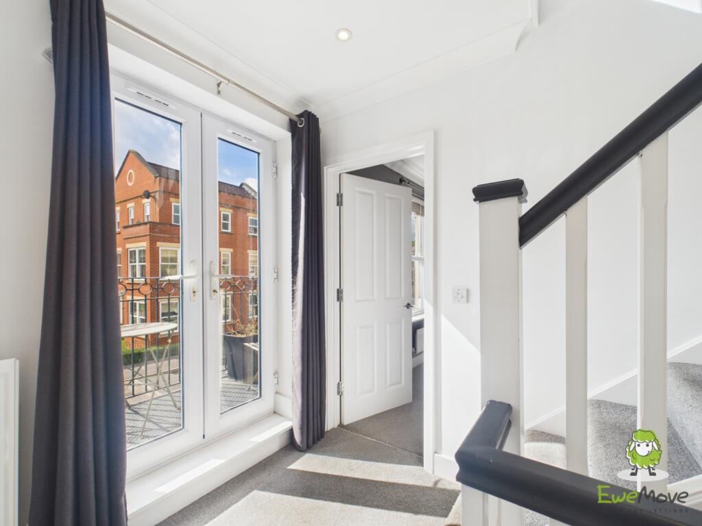 EweMove Estate Agents Basingstoke - Rockbourne Roa