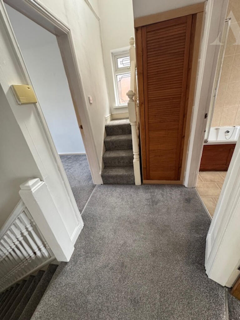 62 Sandhurst Avenue - landing