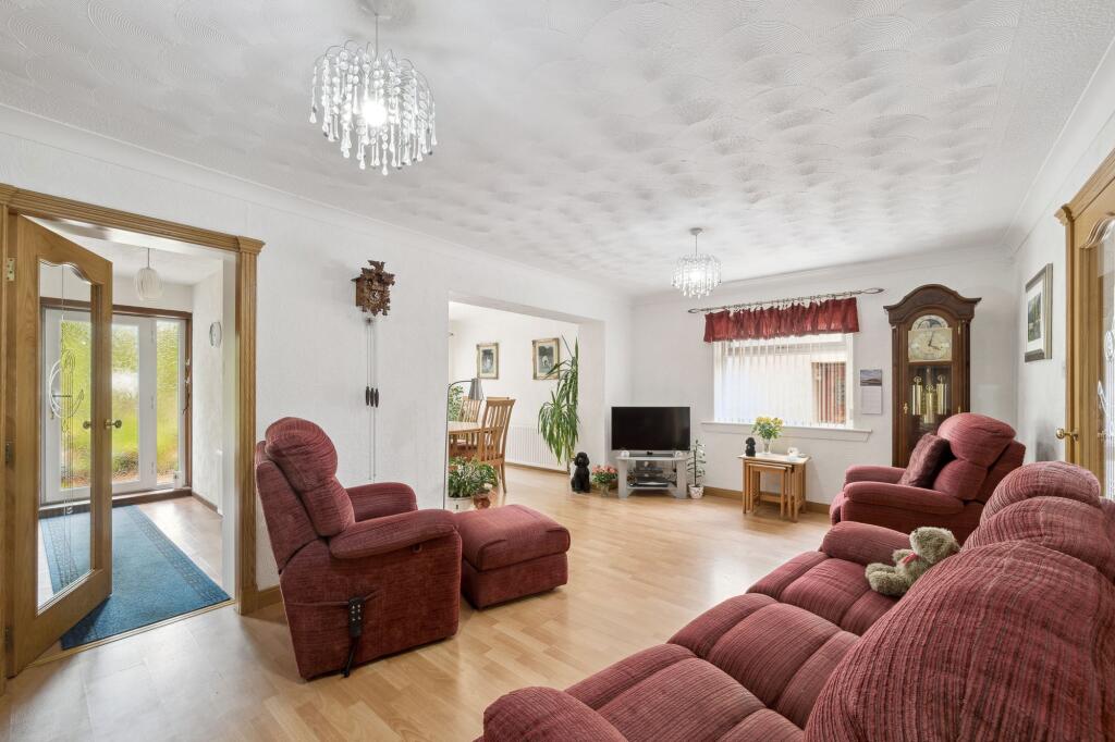 Lounge/Dining Area