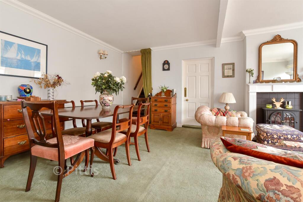 Lounge/ Dining Room