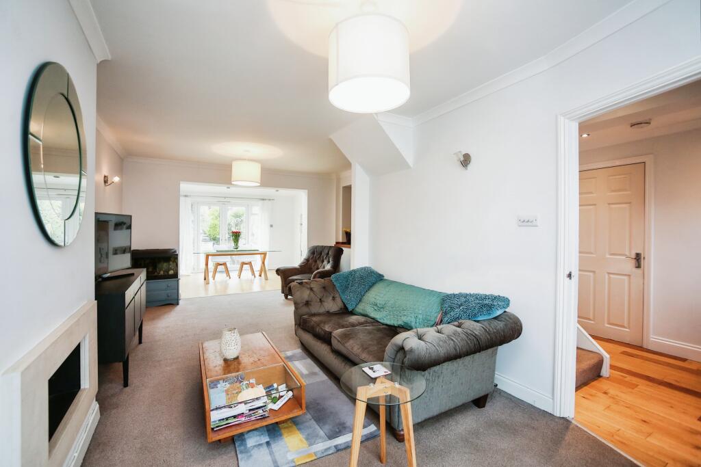 Lounge/Dining Room