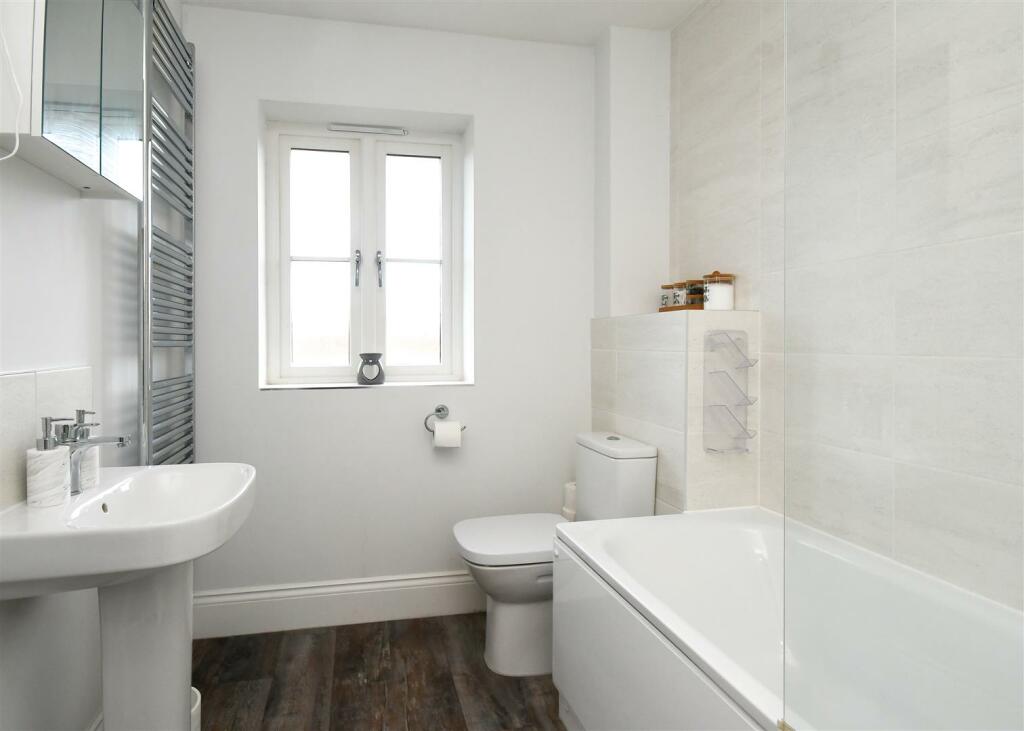 18 Millfield Road - Bathroom.jpg