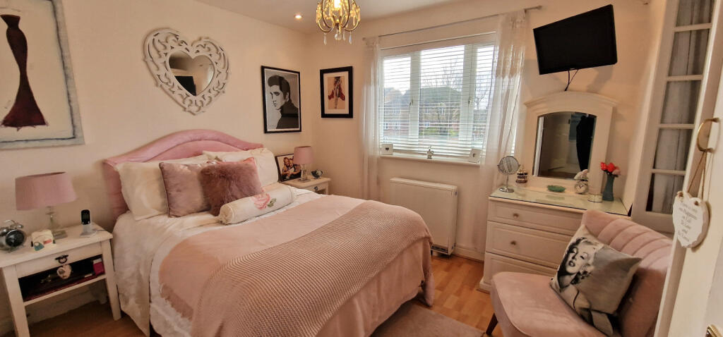 FRONT BEDROOM