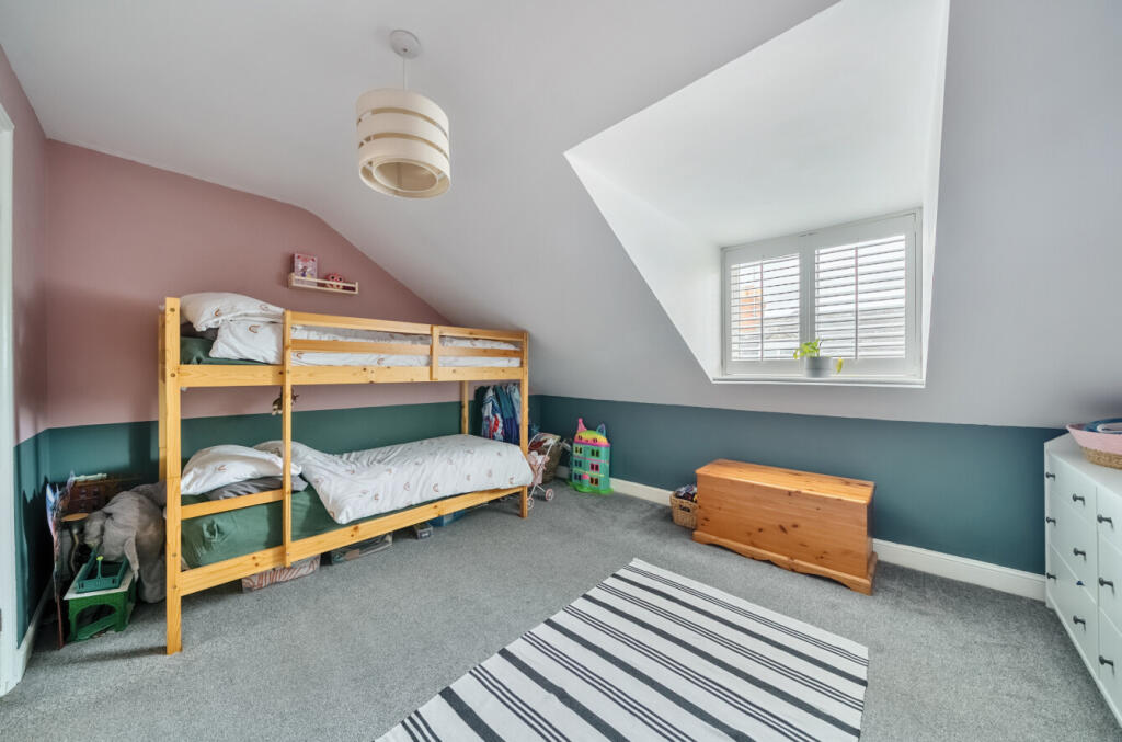 1299025-16-683846...