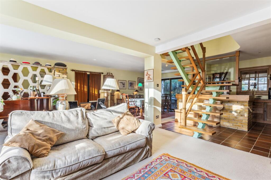 Grove Park Gardens, W4 - FOR SALE