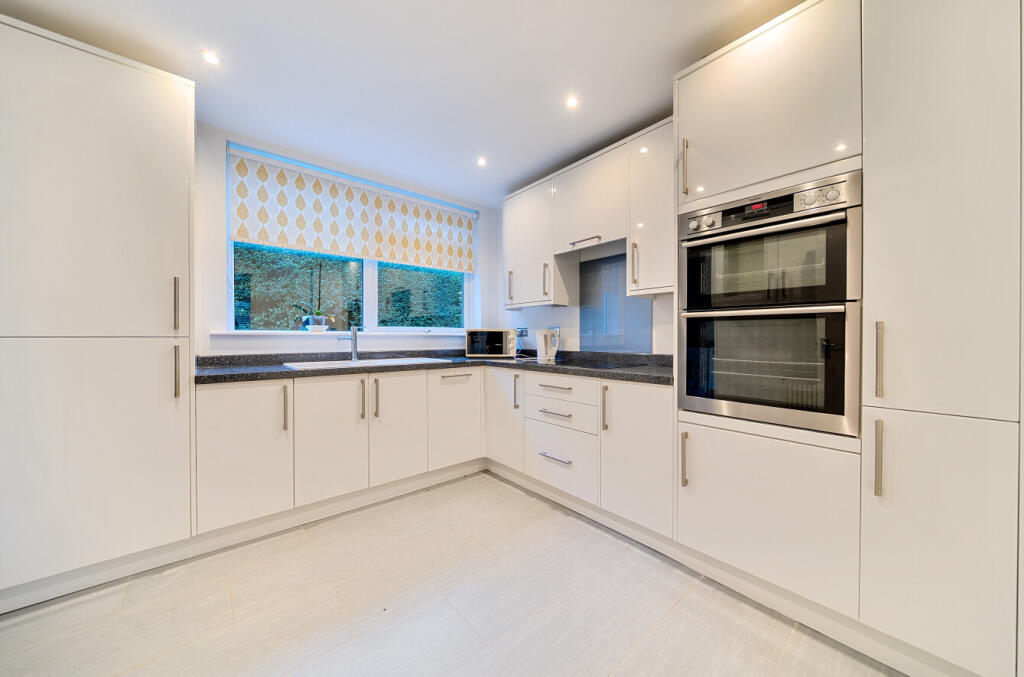 1380135-2-690da84...