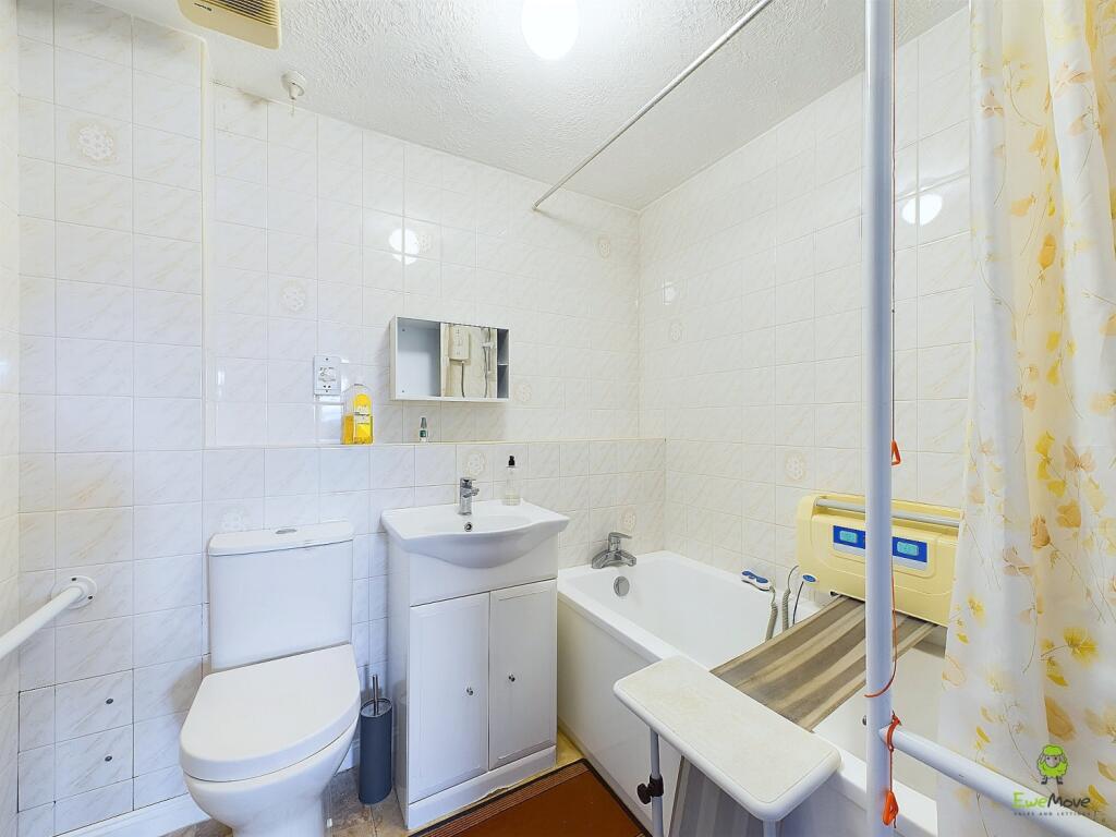 CAM03418G0-PR0170-STILL004