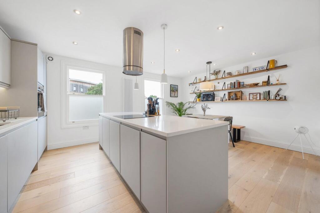 Kitchen (2).JPG