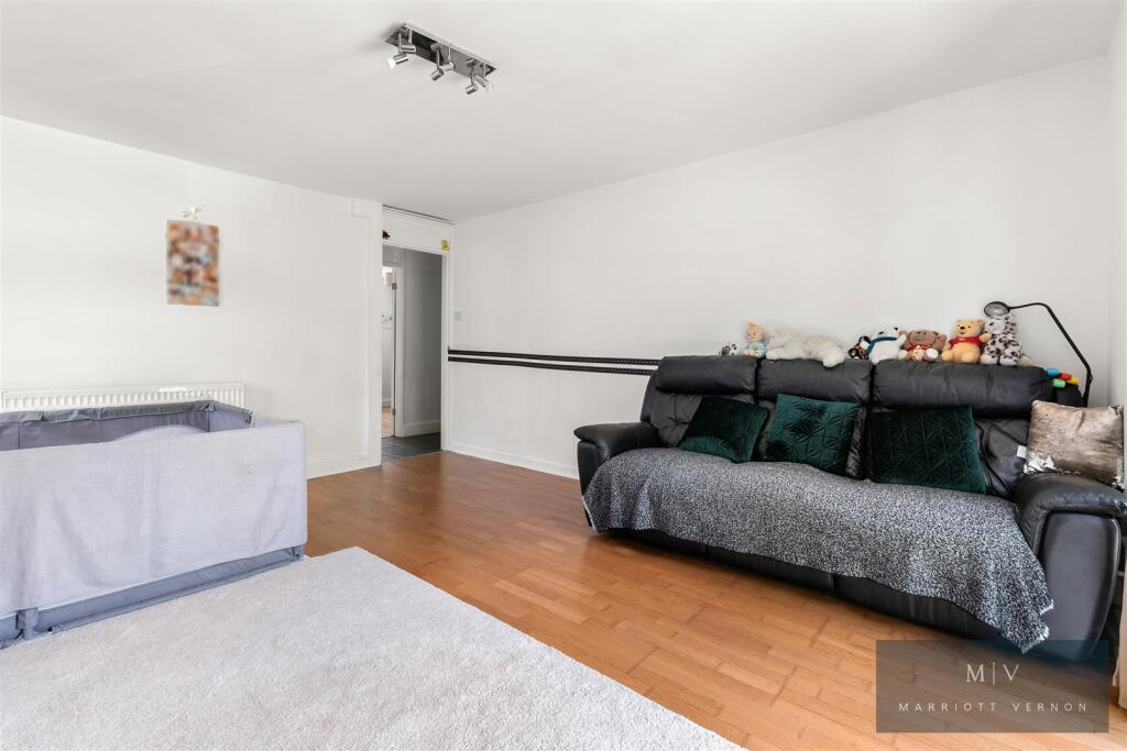 Flat 16 Lister Court MV-7.jpg