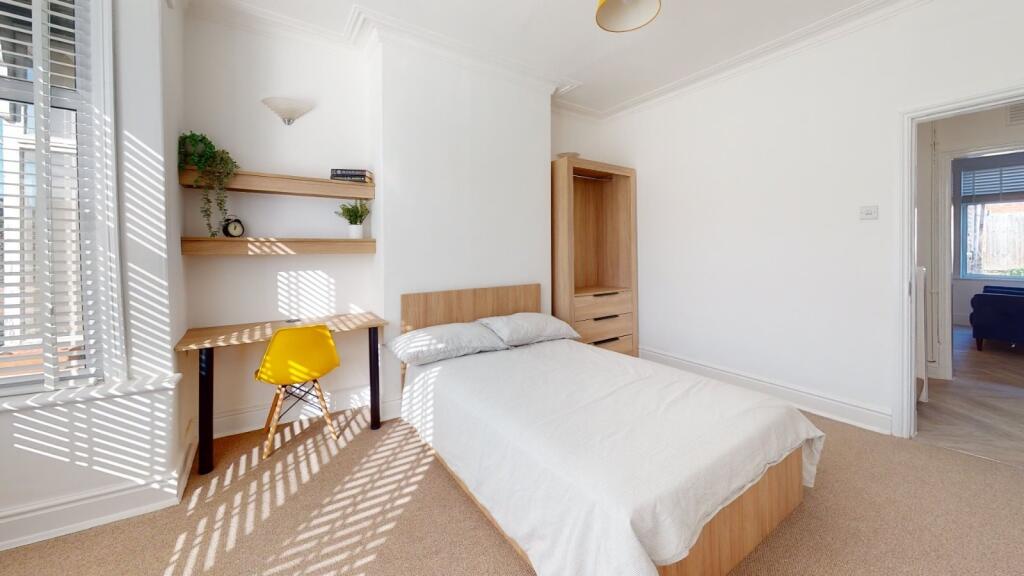 Bright and welcoming double bedroom featuring n...