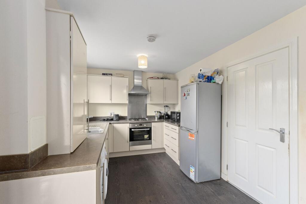 Kitchen / Dining Area