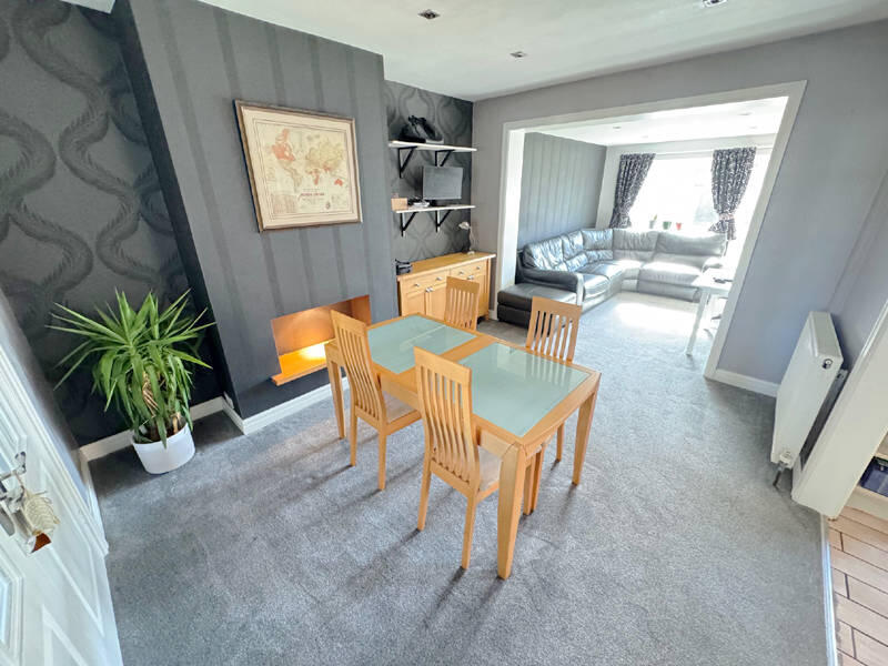 Dining Room &amp; Family Lounge